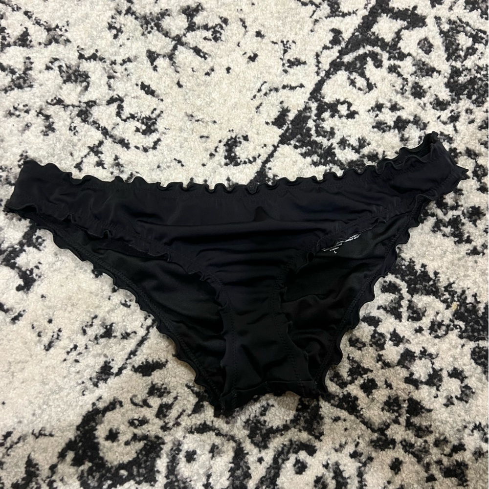 Shade and Shore ruffle scrunch butt bikini bottoms Large black.